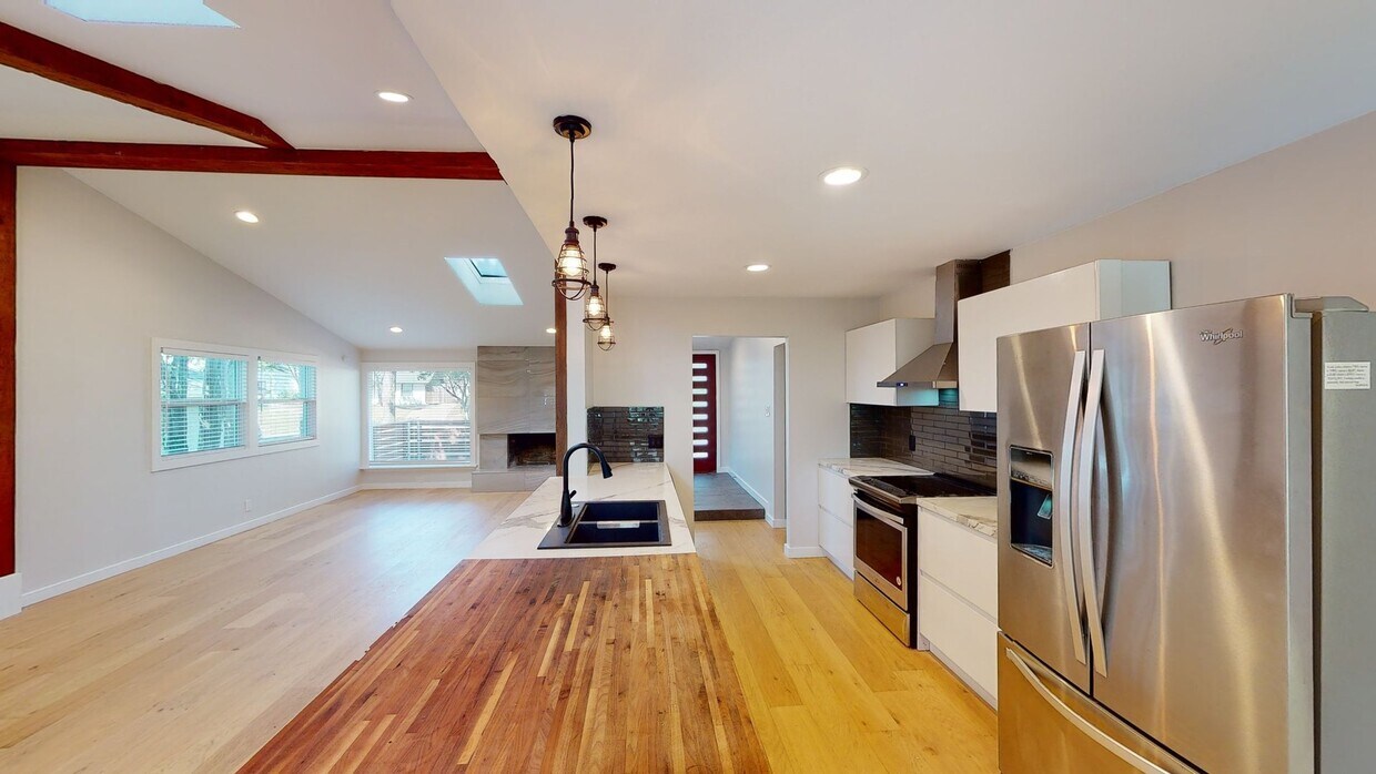 Photo - Mid-century North Branch home minutes from...