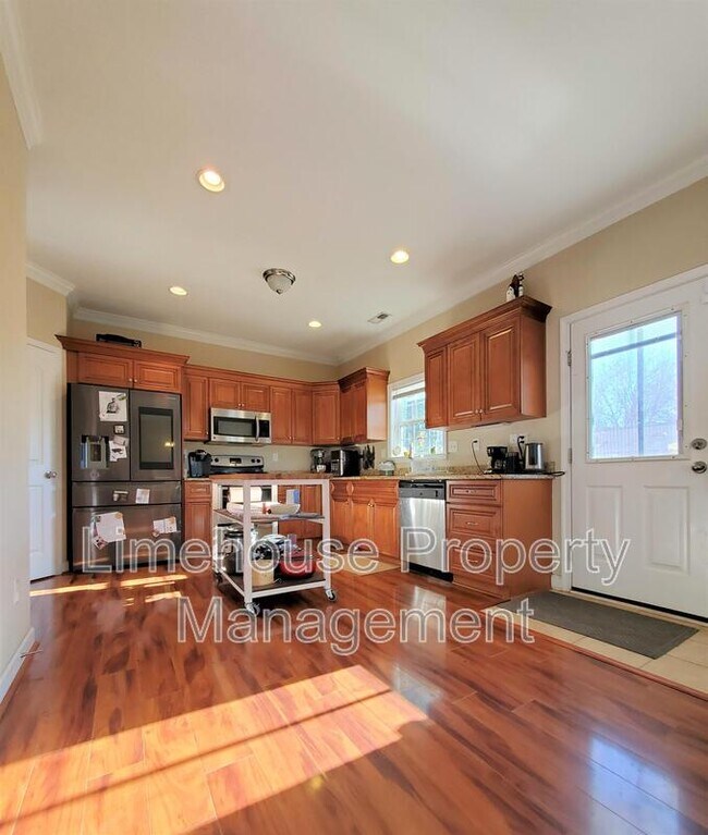 Photo - 2001 Pershing Ave