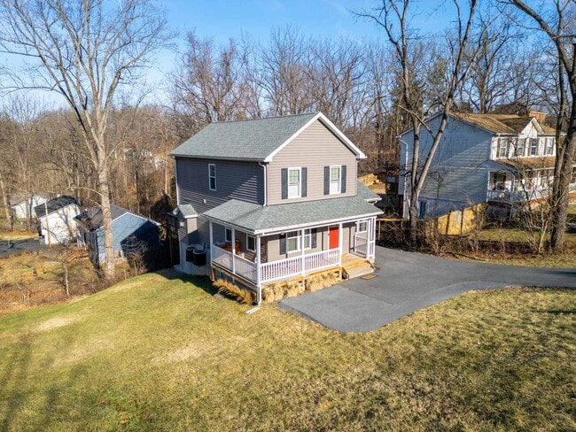 Photo - 301 Rollason Dr