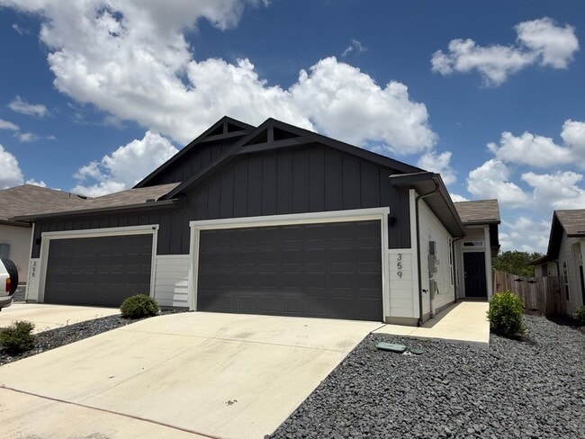 Building Photo - Want luxury living in the Far West ...Look no further...Amanda Park is it!