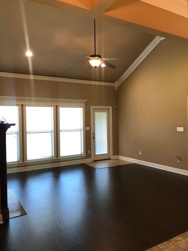 Photo - Holiday Special - HALF OFF FIRST FULL MONTH RENT!!! Close to Barksdale Air Force Base... You do n...