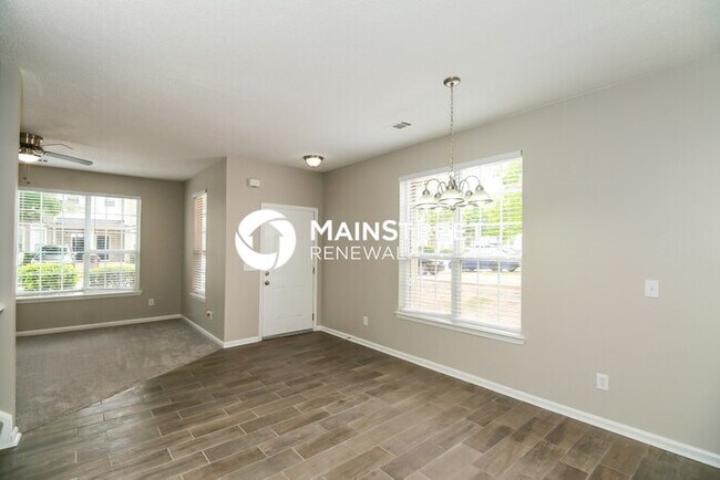 3 Bedroom Pet-Friendly Home in Hampton, GA with Main Street Renewal