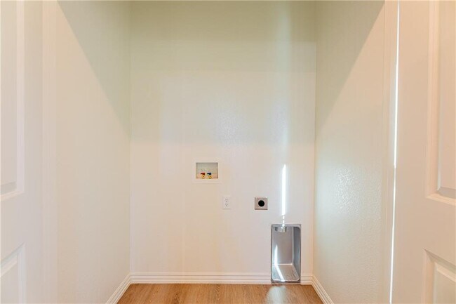 Photo - 1407 SW Poigai Wy