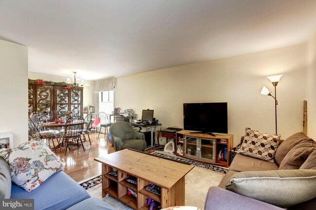 Photo - 150 Monroe St Unit 102