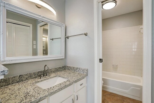 Building Photo - 18617 Egret Bay Blvd Unit 1001