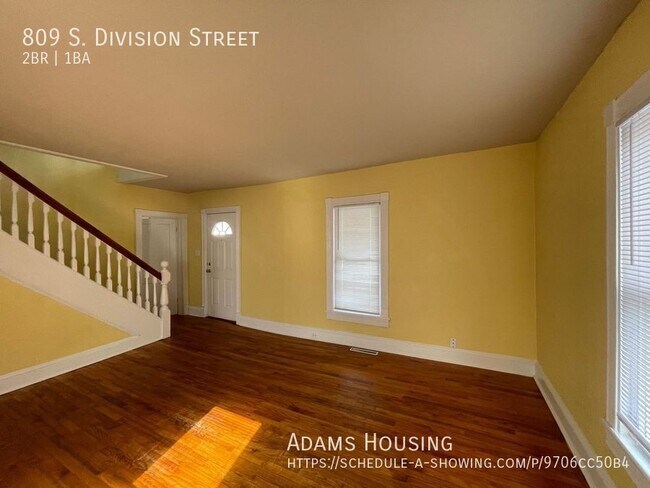 Photo - 809 S Division St