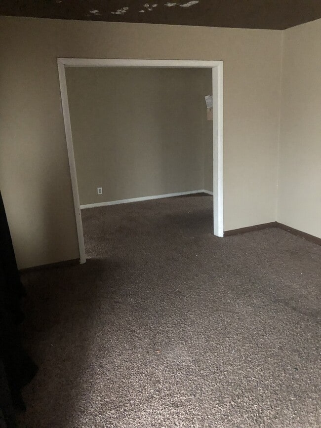 Photo - 3 bdrm w/garage
