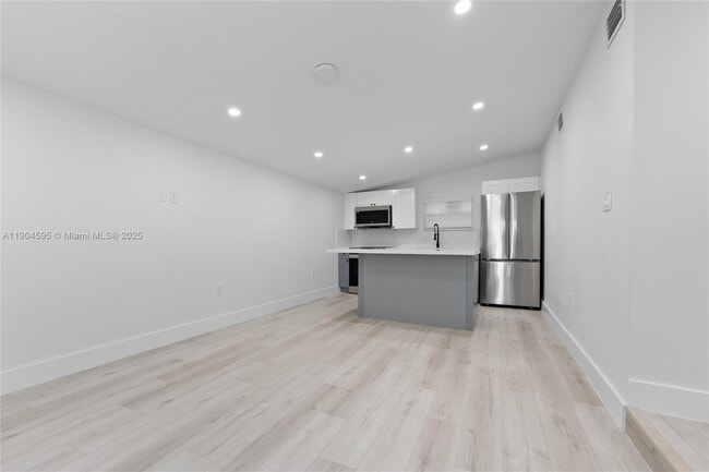 Photo - 129 SW 9th Ave Unit 2