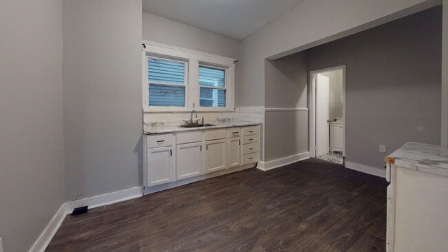 Building Photo - 3889 W.33rd Unit 1