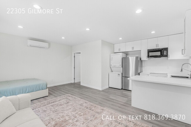 Photo - 22305 Gilmore St