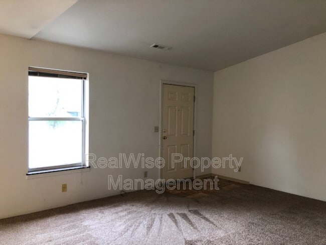 Photo - 475 Scenic Dr