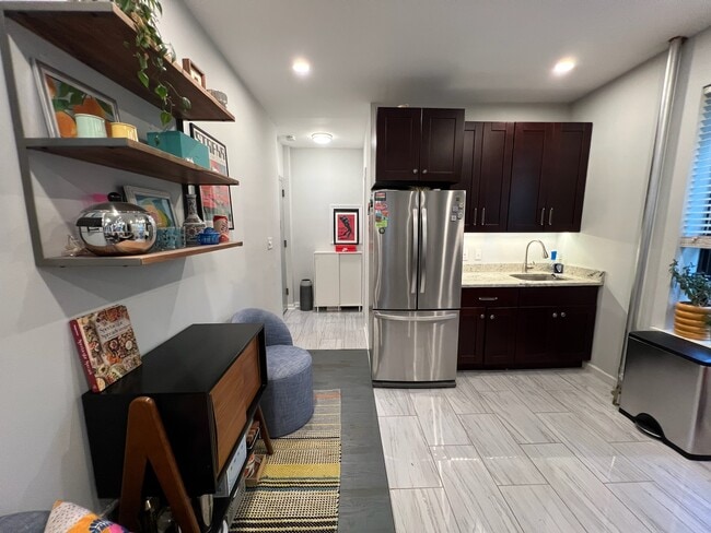 Building Photo - 952 St Marks Ave Unit B2 Rental