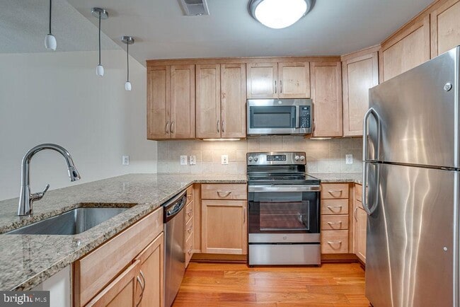 888 N Quincy St Unidad 707