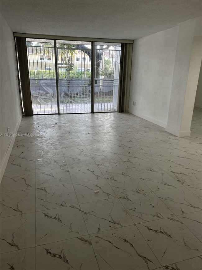 Photo - 8841 W Flagler St Unidad 108