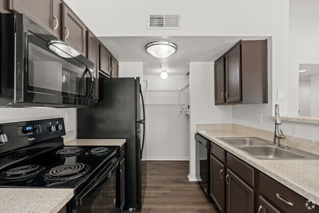 2BR, 2BA - 1160SF - Kitchen - Forest Park Apartments