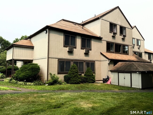 Building Photo - 8 D Pineview Dr Unit A