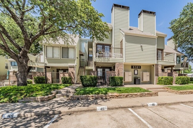 Building Photo - Updated 1-Bedroom Condo in Gated Community...
