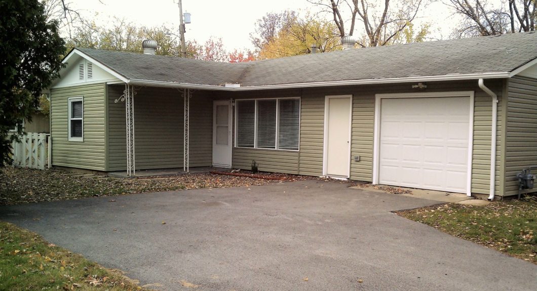 1401 Hollycrest Dr House House Rental in Champaign, IL