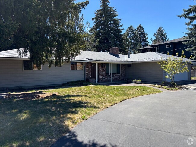 Building Photo - Riverfront home!!!! 3 Bedroom near downtow...