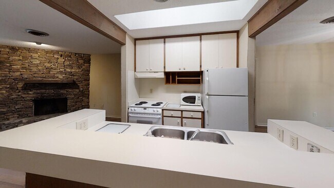 Photo - Hampton 1351-1353 Unit 1353