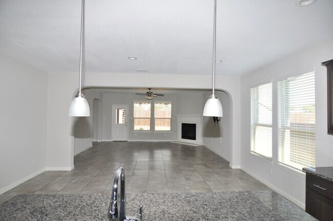Photo - 548 Dunster Ln