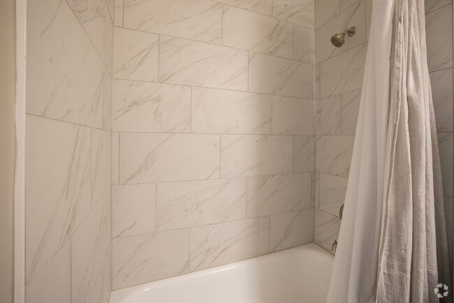 2BR, 1BA - 950SF