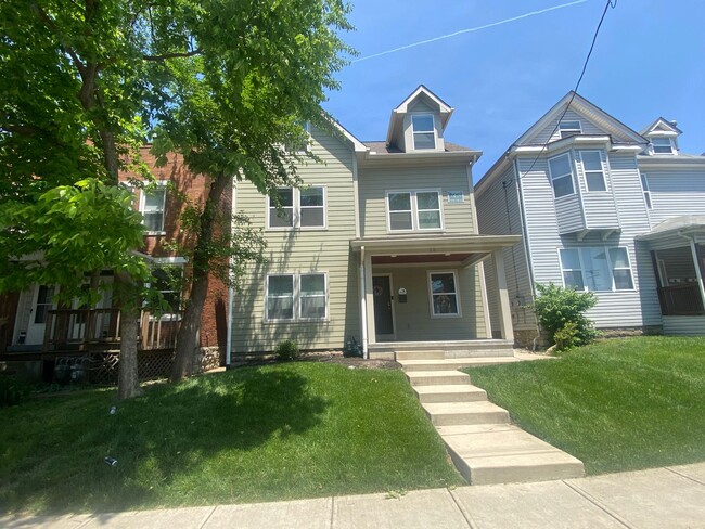 Building Photo - 38 W Norwich Ave Rental