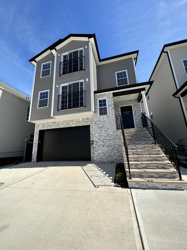 Photo - 139 Court St