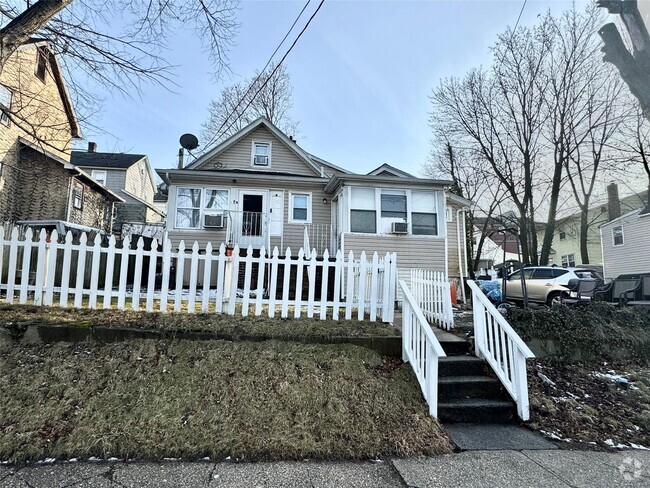 Building Photo - 48 Van Nostrand Ave Rental