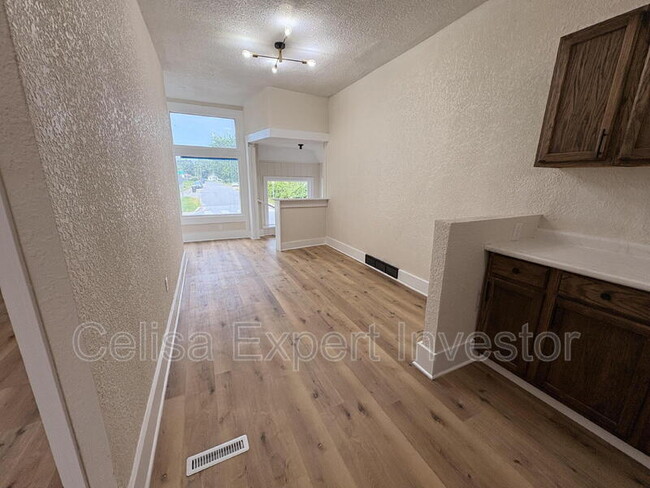 Building Photo - 2604 Sherman Blvd Unit #2