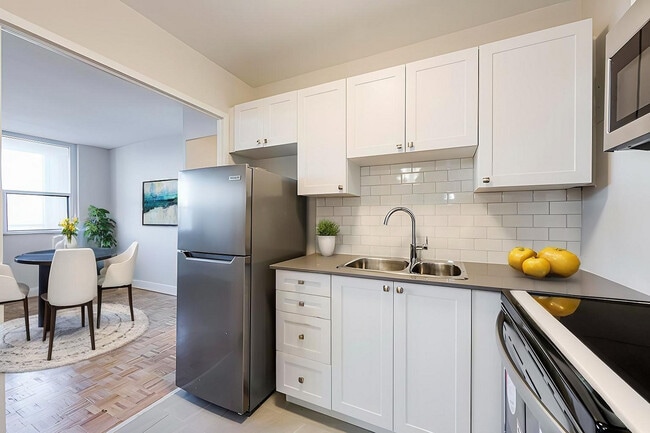 Photo - Upper Canada Court, West