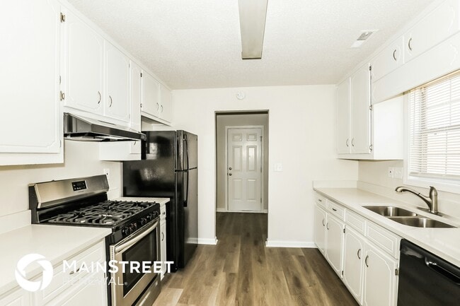 Photo - 1915 Portwest Way