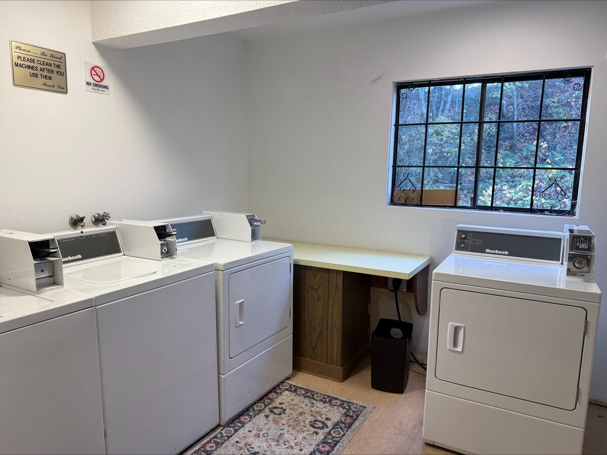 Photo - 1529-1529 Boundary Crescent