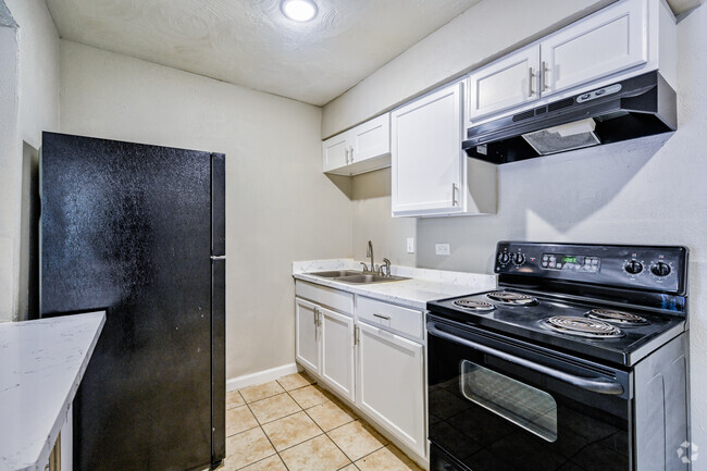 1BR, 1 BA - 497SF - Kitchen