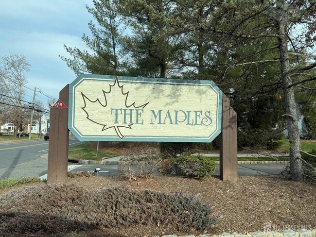 Building Photo - 405 Maplecrest Rd