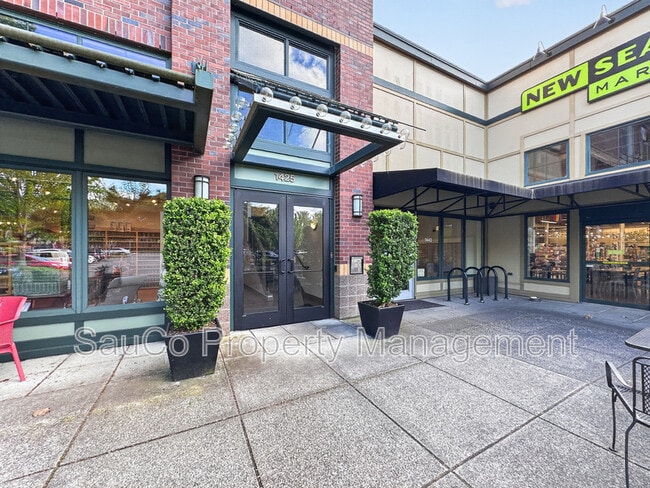 Building Photo - 1425 NE 61st Ave Unit 205