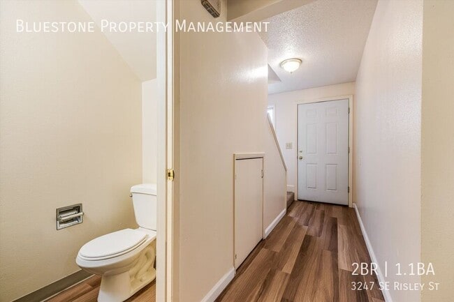 Photo - 3247 SE Risley Ave