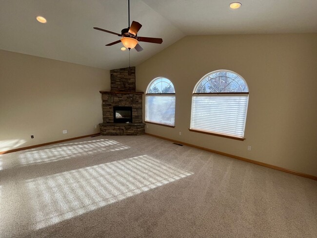 Photo - Spacious 3 Bed/3.5 Bath Home with Two Prim...