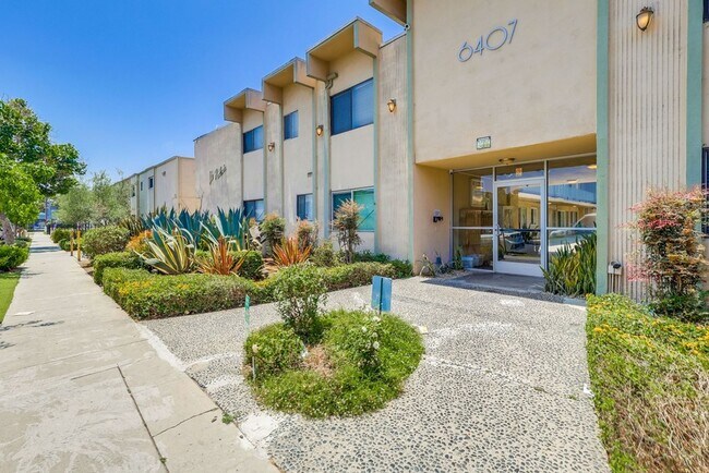 Photo - Hyde Park Living – Steps to Transit, Parks & Crenshaw!