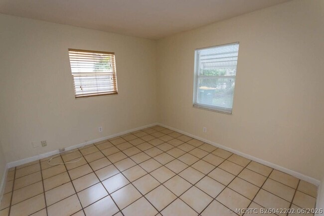 Photo - 640 Barber Ave