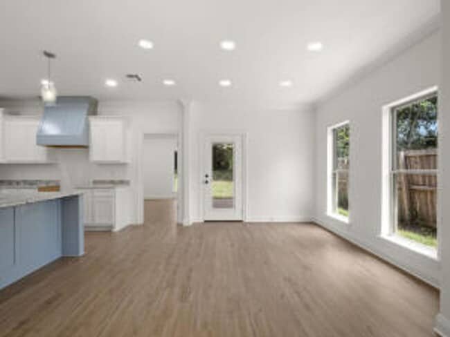 Photo - 1281 Miller St
