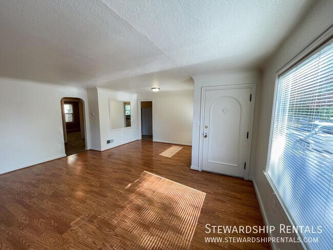 Photo - 1790 Mill St