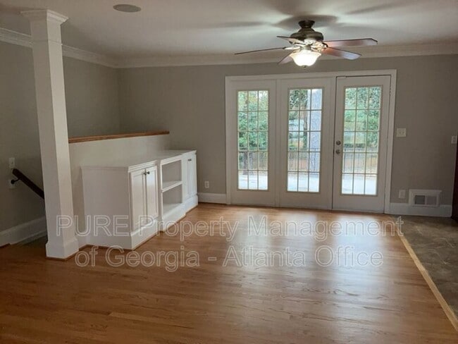 Photo - 3062 Octavia Pl