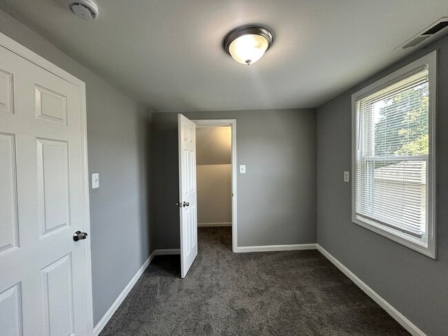 Photo - Baltimore - 4 Bedrooms and 2 baths Available!