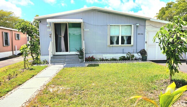 Building Photo - 3036 SW 51st St Rental