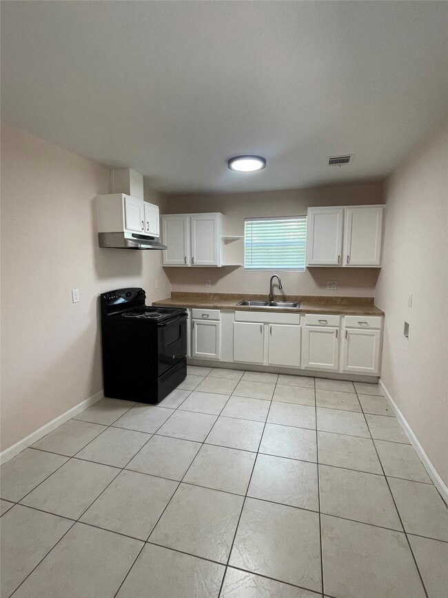 Photo - 1103 Westford St Unidad 1/2