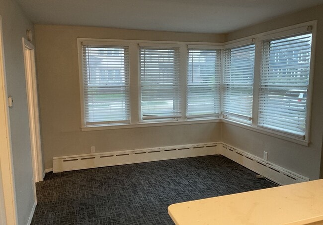 Photo - 1 Bedroom Unit with Garage Space - AVAILABLE NOW! Unidad 1