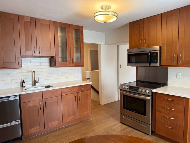 Building Photo - 42 Irving St Unit 3 Rental