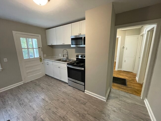 Building Photo - 28 Hollywood Ct Unit 28