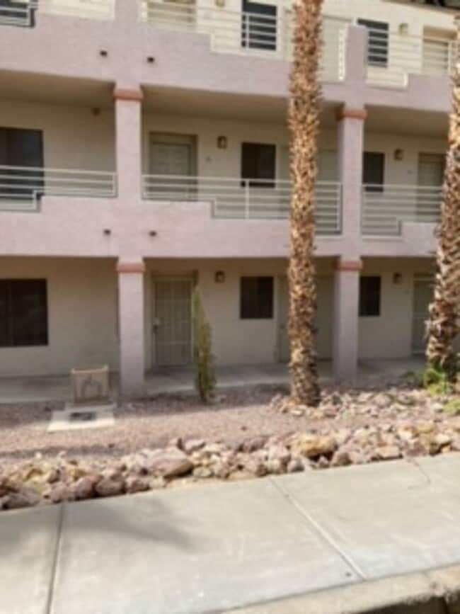 2 Bedroom Located in Gated Portofino! Rental House Rental in Laughlin